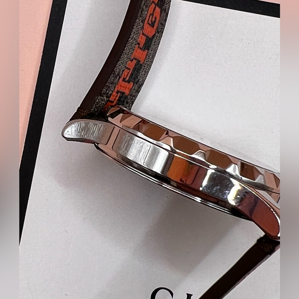 Gucci - G Timeless Tiger Watch - Picture 10 of 15